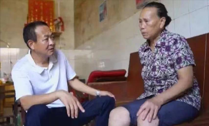 善良民警信守承诺,照顾他母亲21年_黄军_李建良_何秀荣