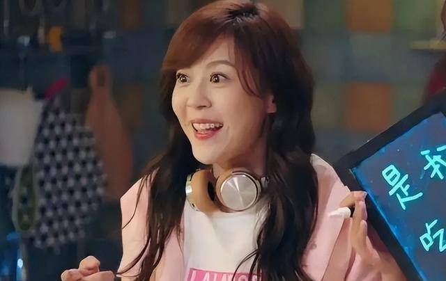 "笨蛋美人"李金铭:曾被"整容风波"逼退圈,今37岁仍单身