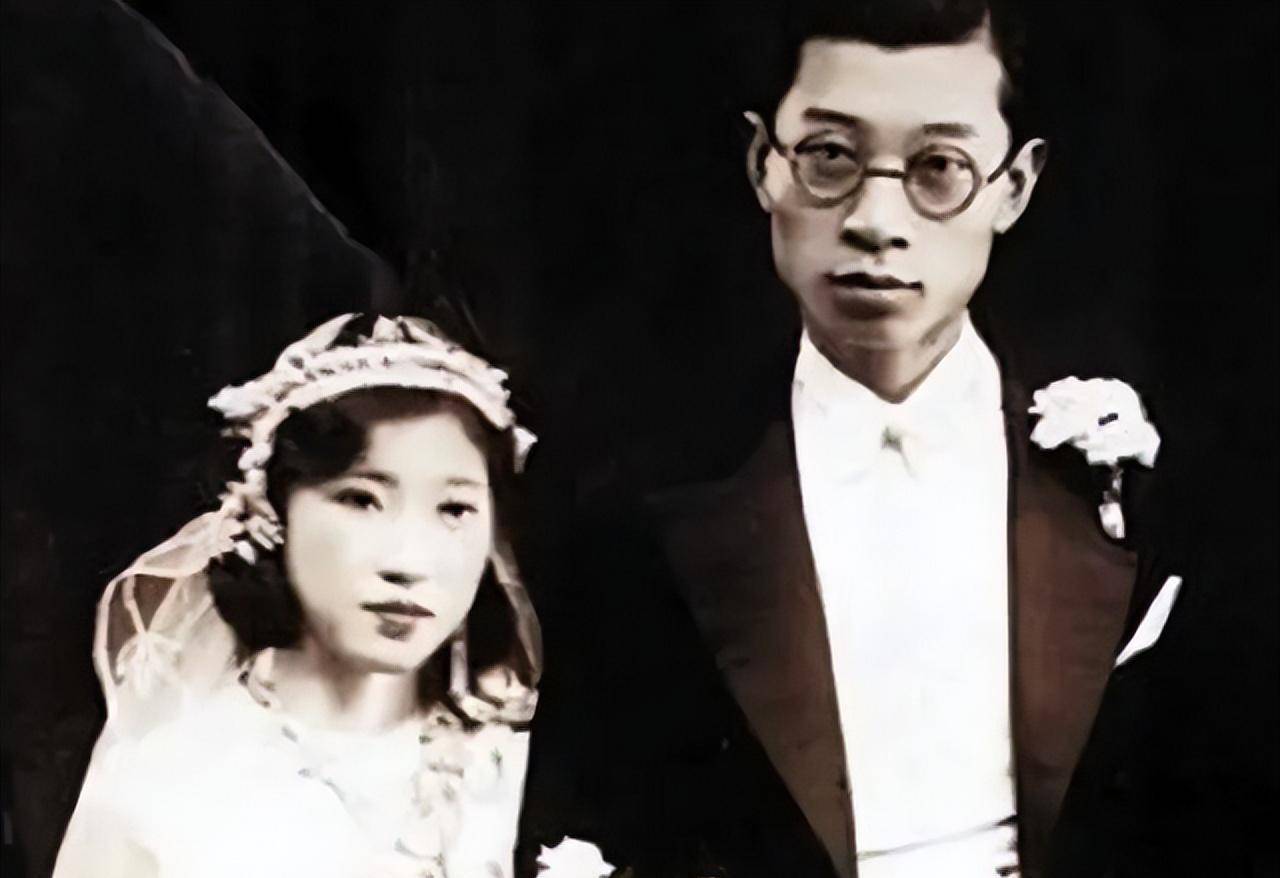 张爱玲写书揭露傅雷婚外情,引发两人多年恩怨,晚年的她悔不当初