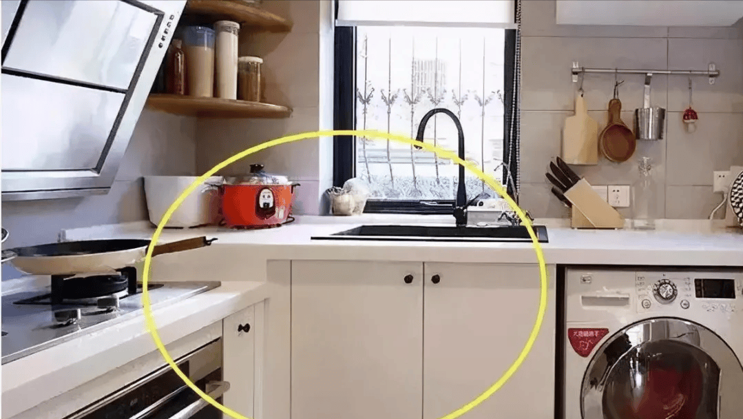 只需注意将冰箱的线路单独处理,避免误关冰箱电源.