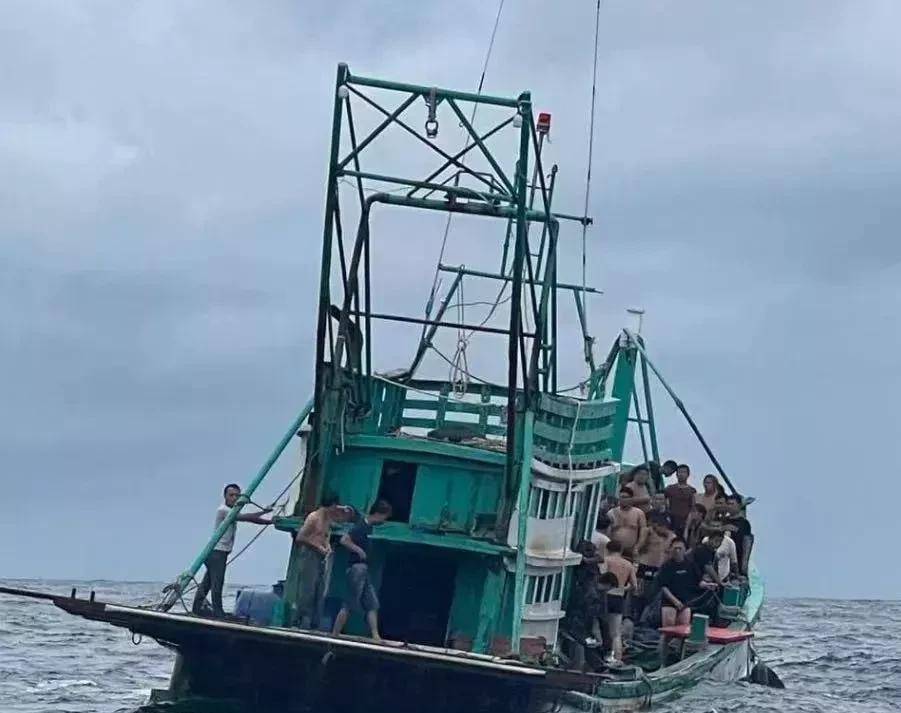 被骗柬埔寨诈骗,海上偷渡遭遇变故,命悬一线,他如何死里逃生?