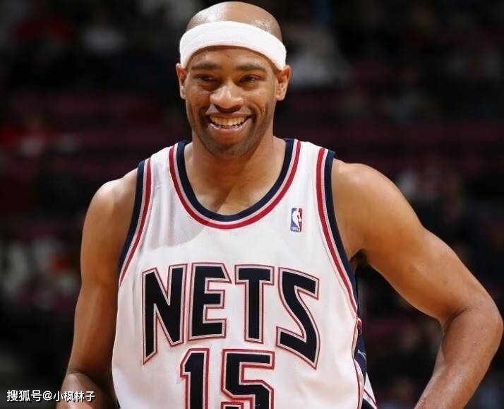 篮网官方宣布退役文斯-卡特15号球衣,致敬传奇巨星