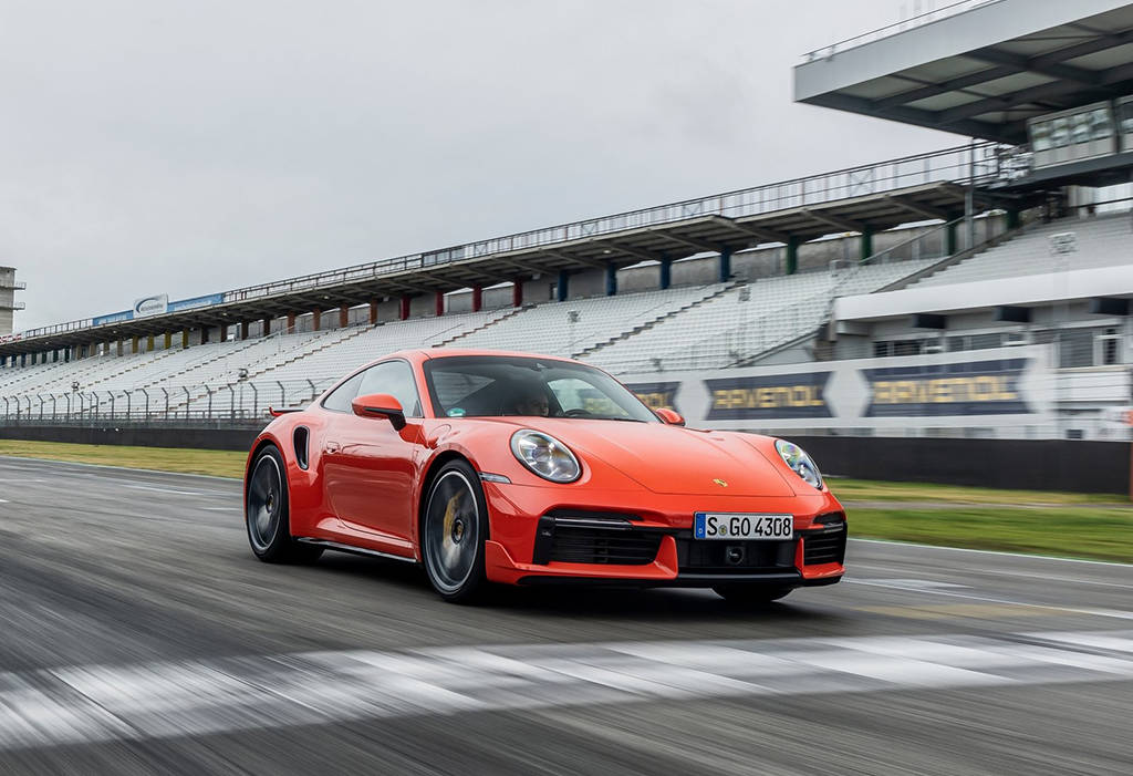 手动挡 后轮驱动!聊聊"离经叛道"的新保时捷911 turbo