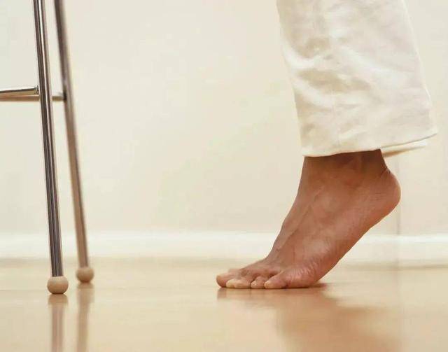 每天"踮脚尖"15分钟,坚持一段时间,或许可以帮你解决5个问题