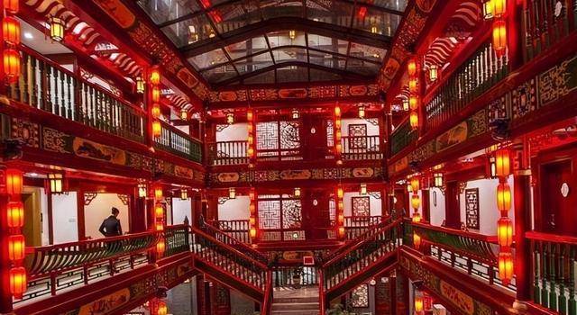 在古代,青楼也叫妓院,她们为了谋生来卖淫,所以,她们通常被看作是社会