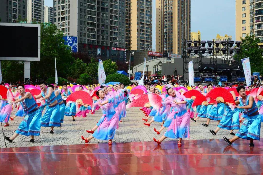 远流长,起源于唐宋,延续于元明,兴盛于清代,辉煌于新中国,是一种集歌