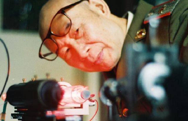 20年默默坚守,却干着为国为民的大事_研究_的国家_激光陀螺仪