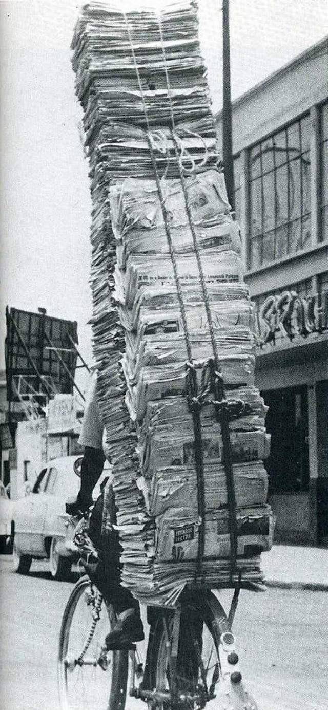 40张精彩照片看世界:欧洲女士自卫手套,百年前的紧身胸衣