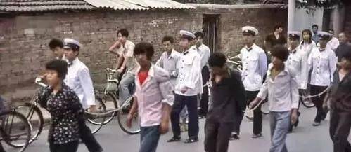 期间改嫁,他出狱后成为微笑杀手残忍杀害数名女性_李广钧_父母_妻子