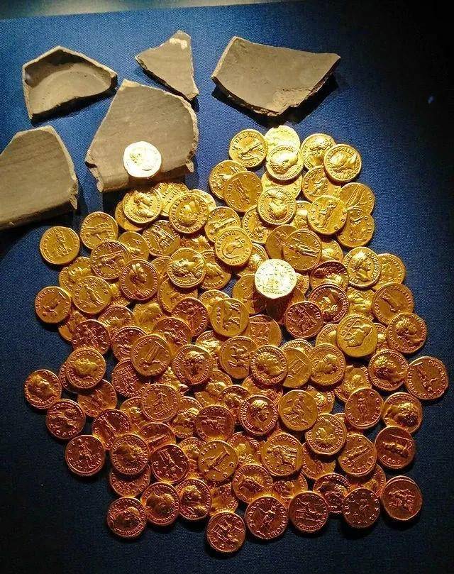 1995 年,金属探测器比尔·达利在牛津郡迪德科特镇附近,发现了这个