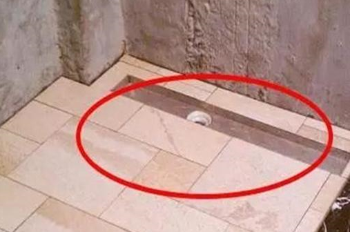 卫生间别傻傻装圆形地漏,有钱人喜欢装这种,排水速度快10倍