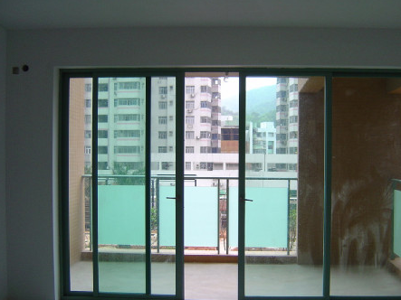 阳台真的不适合做推拉门,不实用还易坏,现在盛行用这种