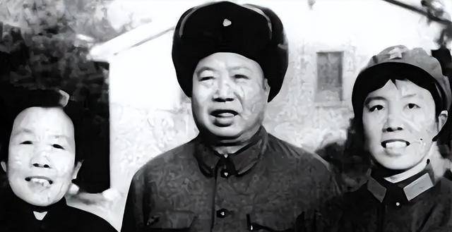 萧锋被撤职,认为比杨成武更早参加革命