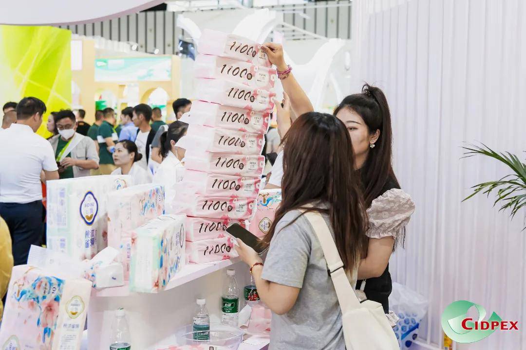 生活用纸展区,卫生用品展区聚集近百家行业知名企业,超多新品集中亮相