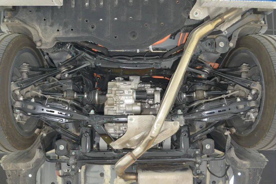 零跑c10:"高性价比"的底盘什么样?