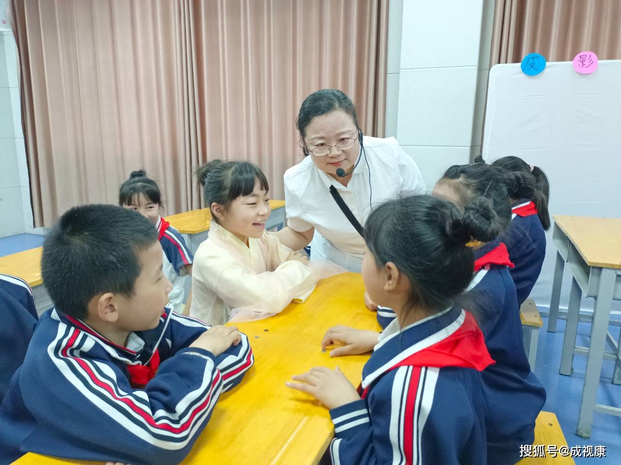 李梦月老师以耳熟能详的歌曲《西游记》主题曲导入,调动学生的兴趣