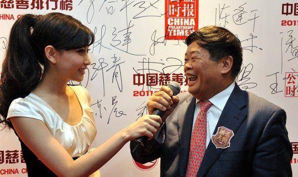 国际龙舟颁奖典礼,曹德旺当场把奖杯摔得稀烂,并大骂领导是骗子