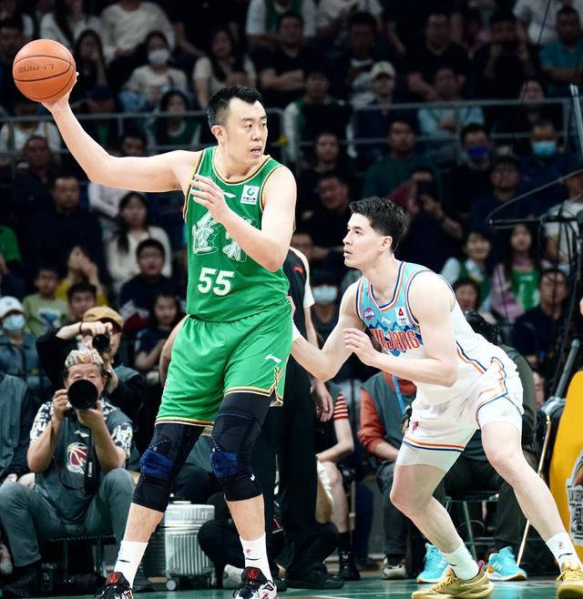 张镇麟稳固防守,付豪无敌勾手!辽宁男篮总决赛力挫新疆,夺冠气势如虹