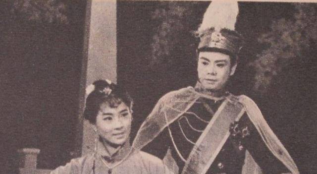 懒婆娘嫁给锅炉工,每天打扮闲逛不工作,多年后才知她是小凤仙