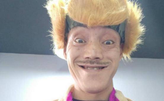 现实版光头强冯加六:52岁一夜成名,买豪车娶娇妻,光环褪去无人知