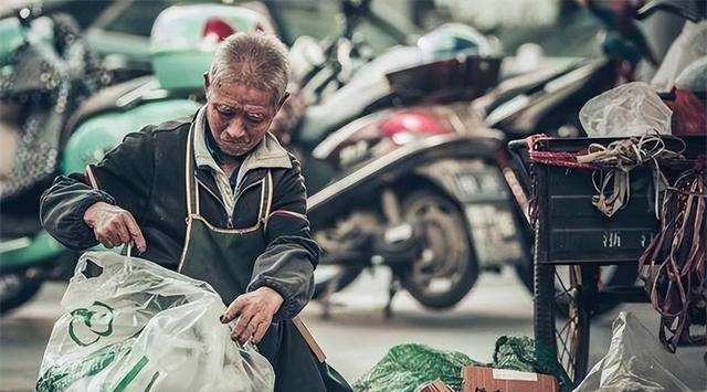 李天赐便是一个深陷于这个难题的人.