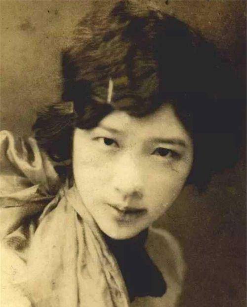 美女陆英:16年生14胎,36岁油尽灯枯倒在产房,可惜这绝代佳人