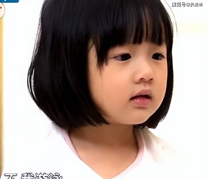 neinei大名叫吴欣怡,是父亲在2010年隐婚的情况下生下的大女儿,3岁时