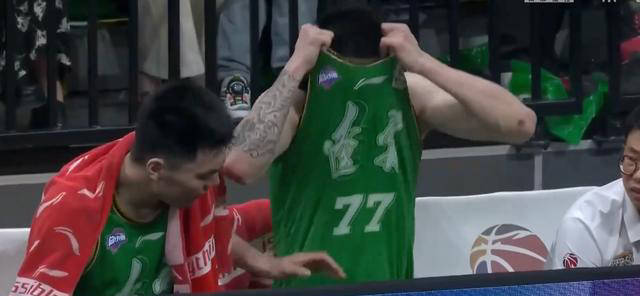 辽宁国手张镇麟失控行为引发争议,付豪表现抢眼