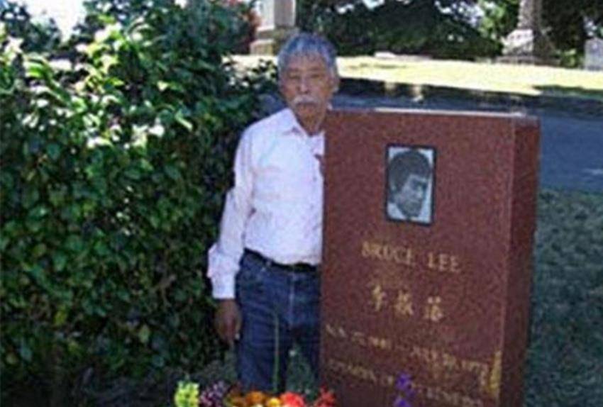 李小龙最重视的弟子,为师父扫墓长达44年,9旬高龄仍在坚持_木村_武术