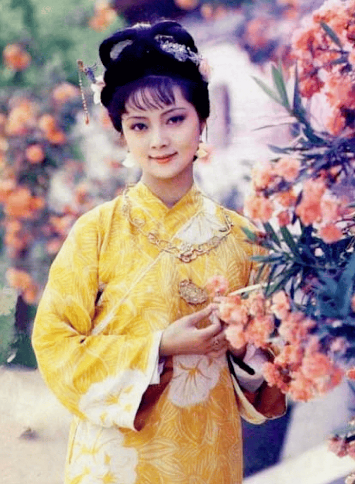 "薛宝钗"张莉:因《红楼梦》走红,当红时远走他国,她后悔吗?