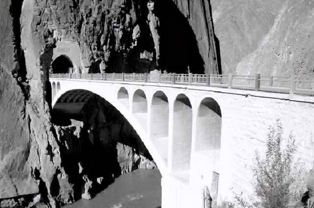 怒江大桥为何不准拍照,甚至还有武警把守?背后的原因令人动容