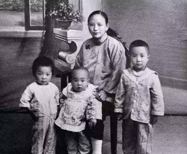 江冬秀住美国,吃不惯西餐就自制腊肉,胡适嫌气味大,偷偷扔掉它