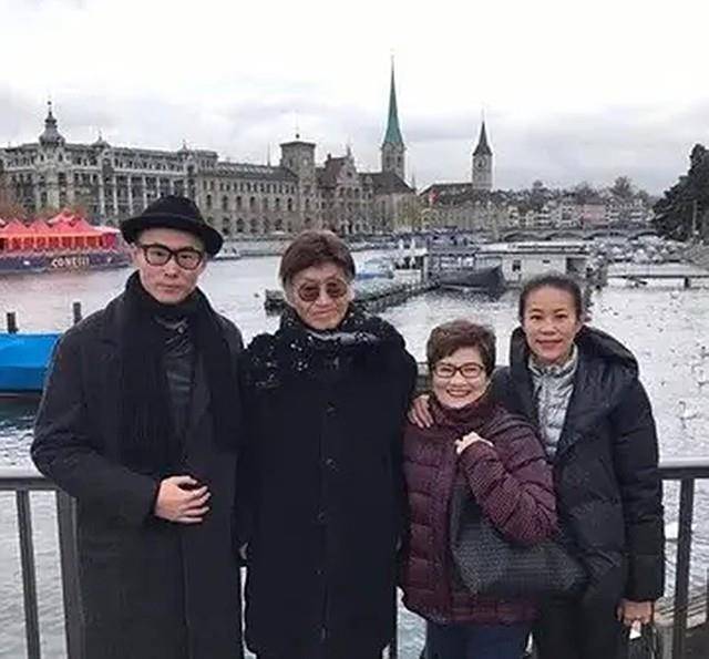 傅达仁安乐死的最后时刻:左边是大老婆,右边是儿子和小老婆