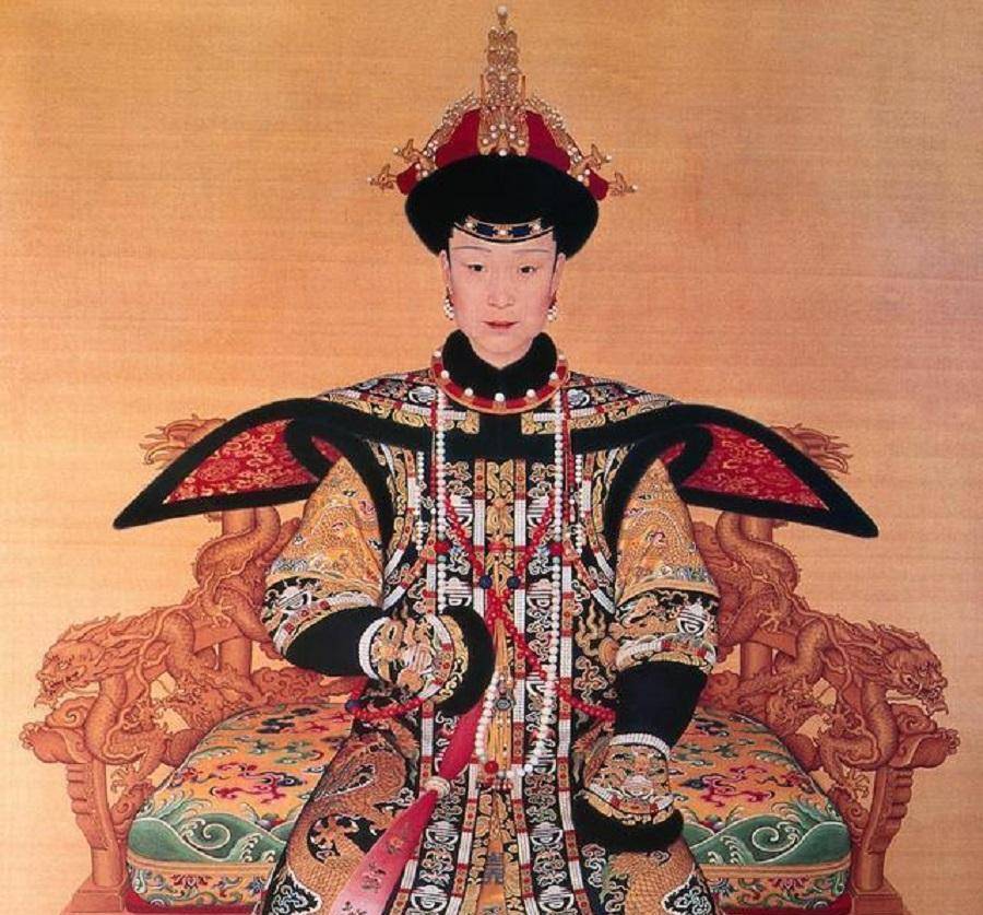 正是在这里,发现了大量慈禧太后的照片.