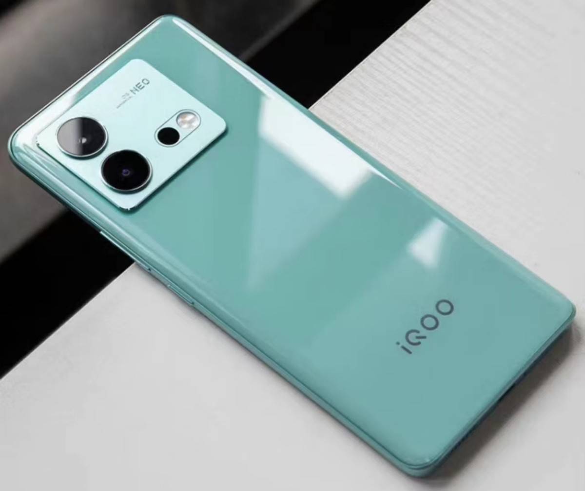 vivo开始"有点良心了",从3299元跌至1880元,天玑9200 芯片,索尼imx866