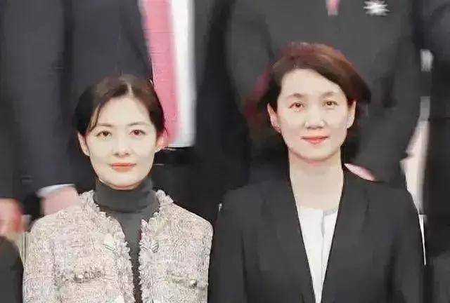笑趴下!看了周涛董卿的素颜照,才知道美人不在"皮"也不在"骨"