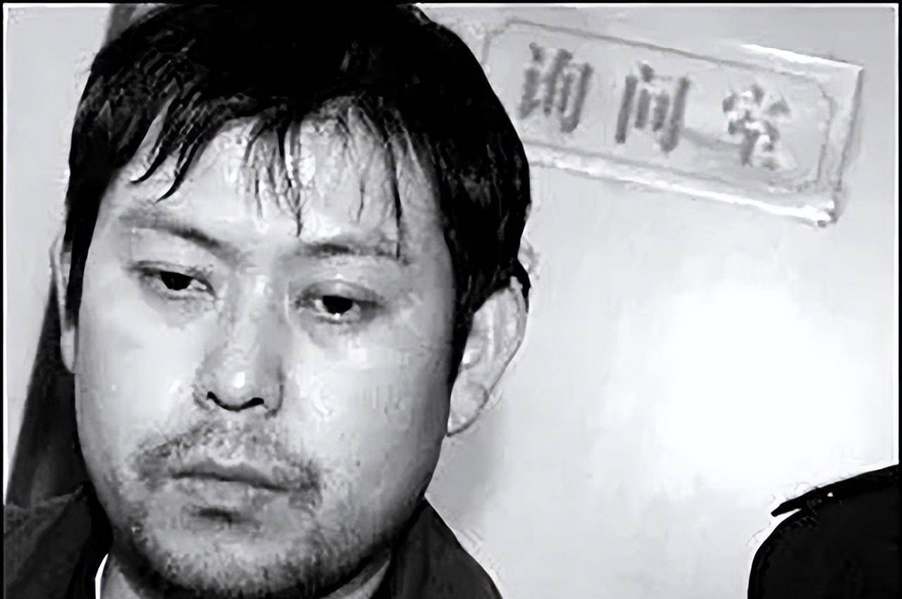 2007年,银行职员盗窃金库5100万,事后用20万现金买车跑路被捕_任晓峰