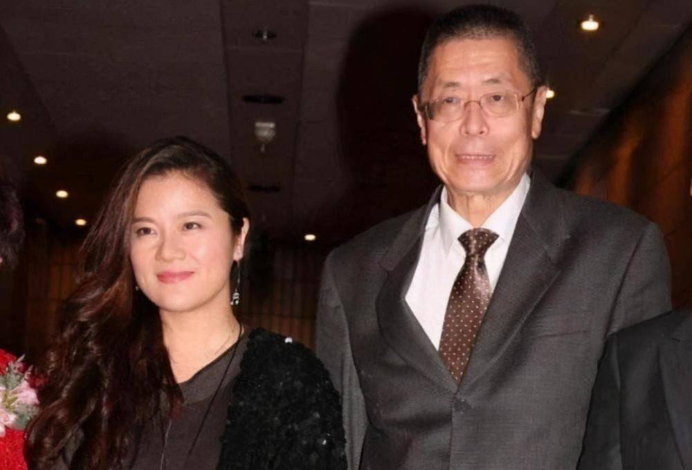 他曾是"叶帅"女婿,一生共娶了3房,78岁时娶女学生,81岁生女