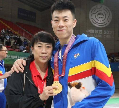 张镇麟:压力下的转变与挑战_比赛_王芳之_球迷