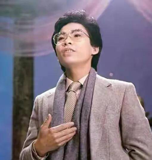 1984年,以一首《我的中国心》在春晚走红的张明敏,现在怎样了?