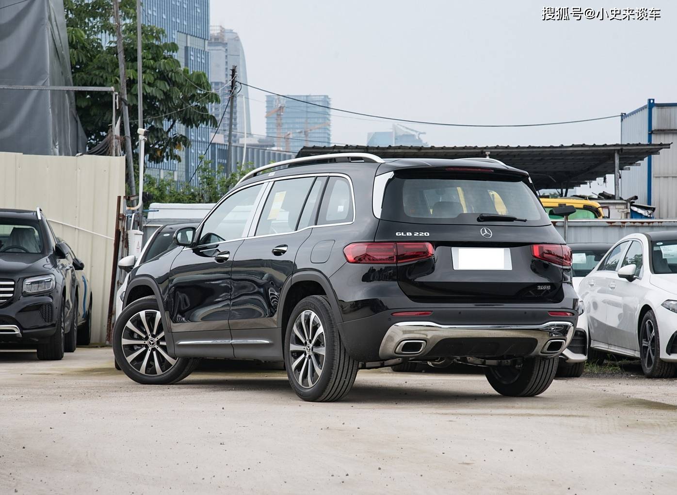 奔驰全新七座suv上市!31.19万起很亲民,外观豪华,搭载2.0t轻混