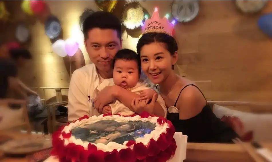 两夫妻结婚9年0绯闻,如今再度当爸妈,李小萌王雷的婚姻堪称典范