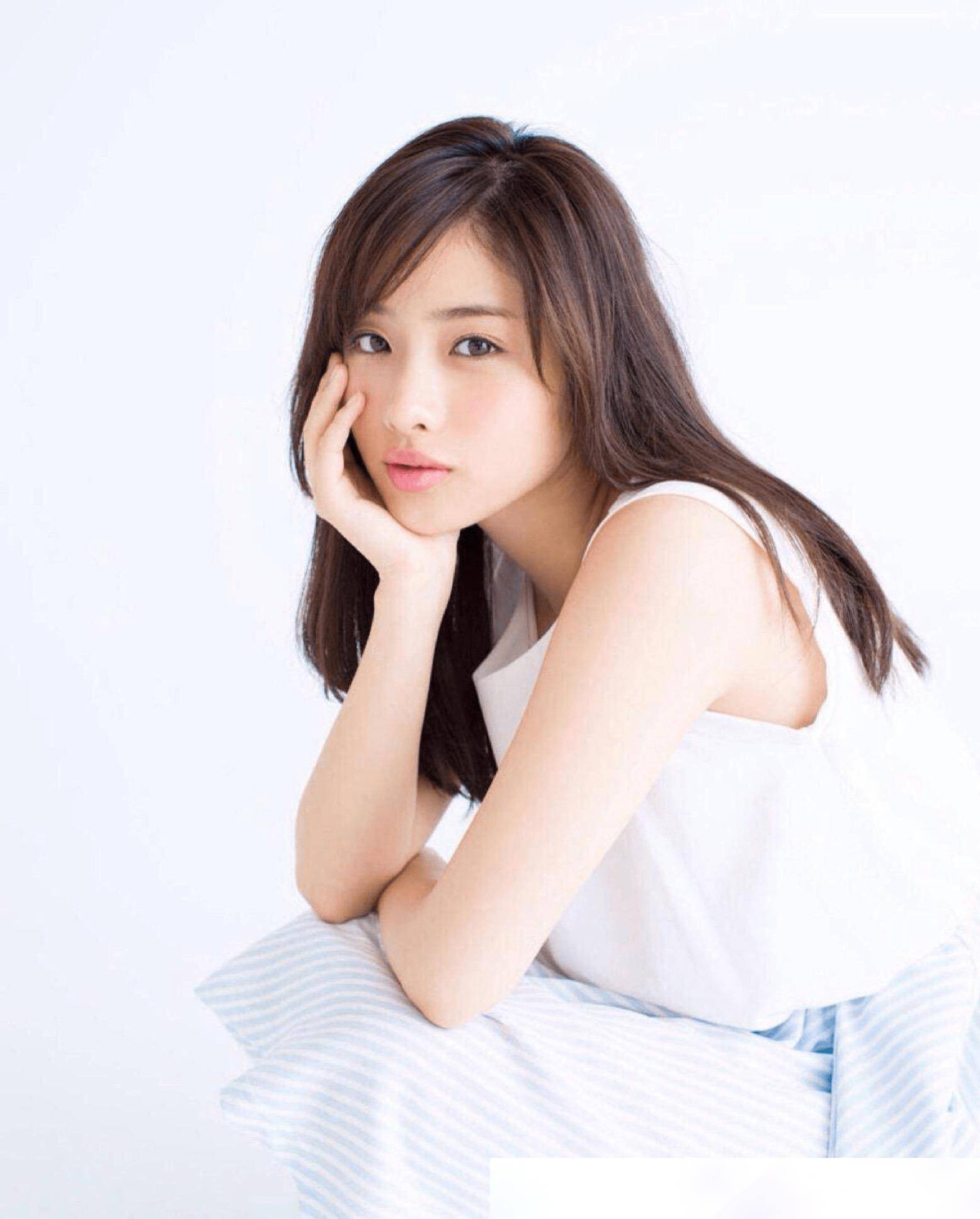 石原里美:岛国最美女主播,美貌与智慧并存,这谁顶得住?
