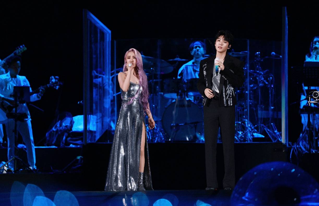 原创            王俊凯现身蔡依林演唱会，牵手唱歌荷尔蒙爆棚，曝2点理想型标准-找到王俊凯和蔡依林的表演