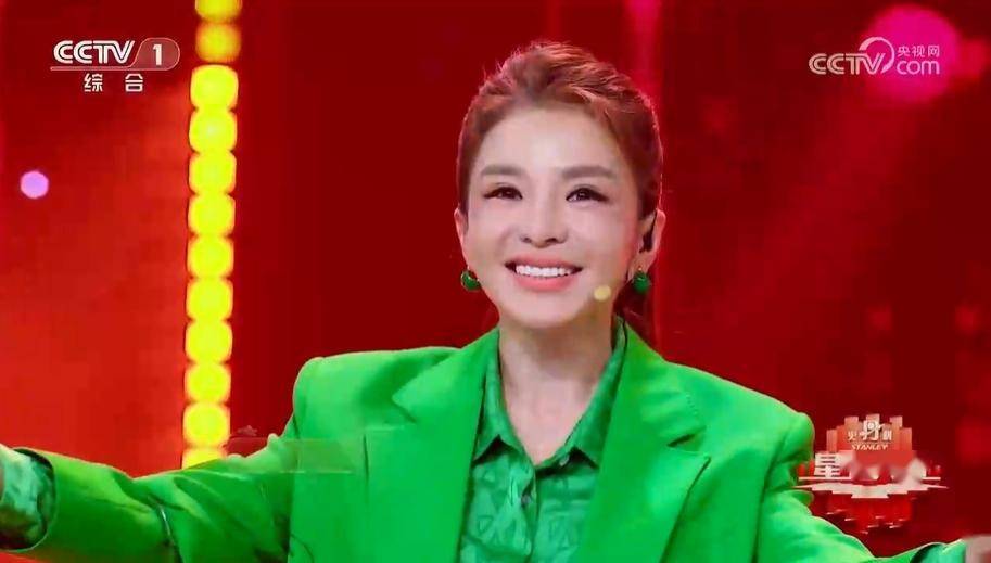 星光大道:脱胎换骨大改版,由室内比赛改为了"全国巡演大篷车"