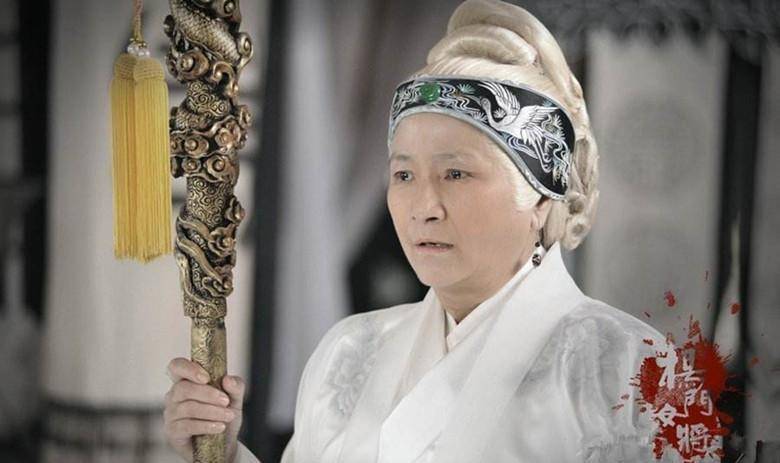 也就是我们后世所熟知的佘老太君,佘太君则是封号,折赛花将门虎女