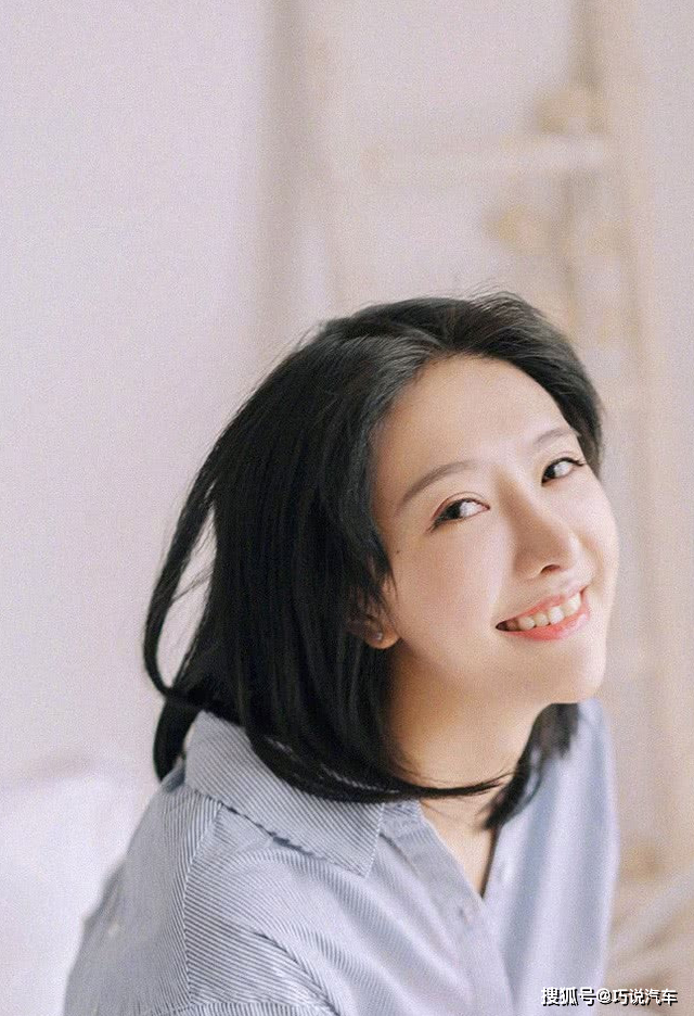 旁人眼里是"美人胚子"的4大星座女,五官精致,越看越美!