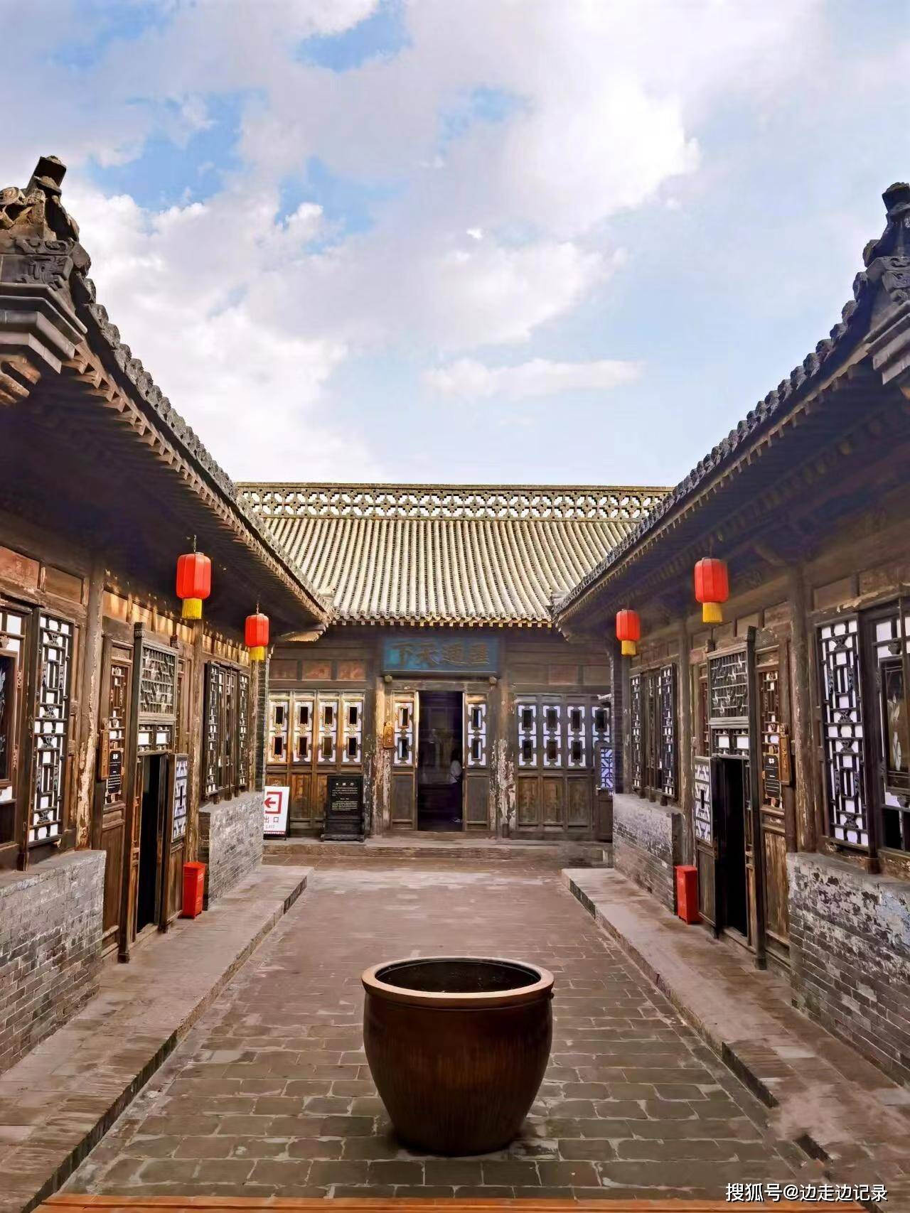 **第五天:乔家大院,晋商博物馆**第五天,我们将前往乔家大院和晋商