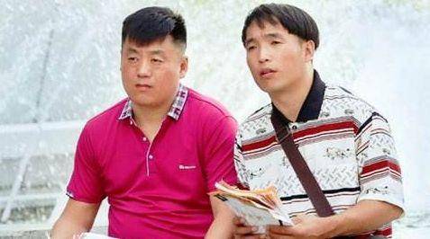 虽然霍云龙很丑,但他的气质却貌美如花,他的妻子叫梦迪,两人同是