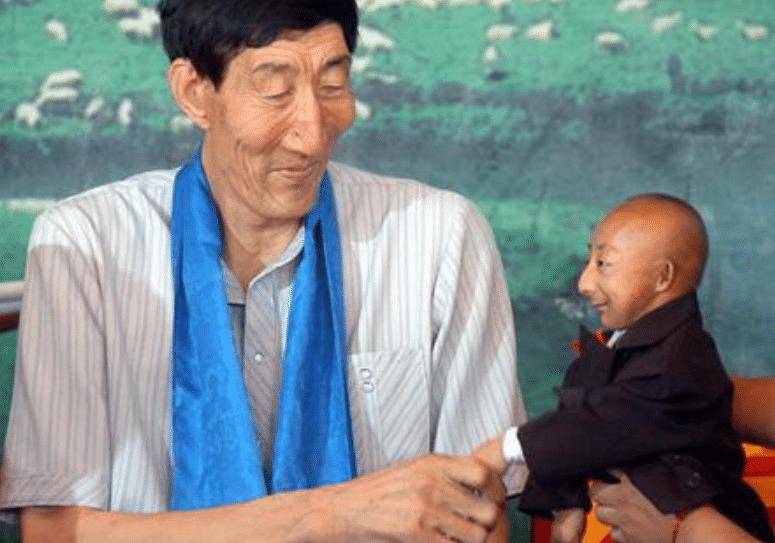 2008年,"巨人"鲍喜顺不顾医生劝阻,坚持生下孩子,后来怎样?